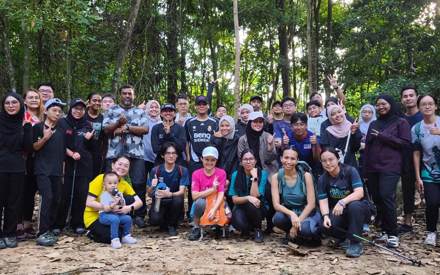REDtone colleagues on a team hike